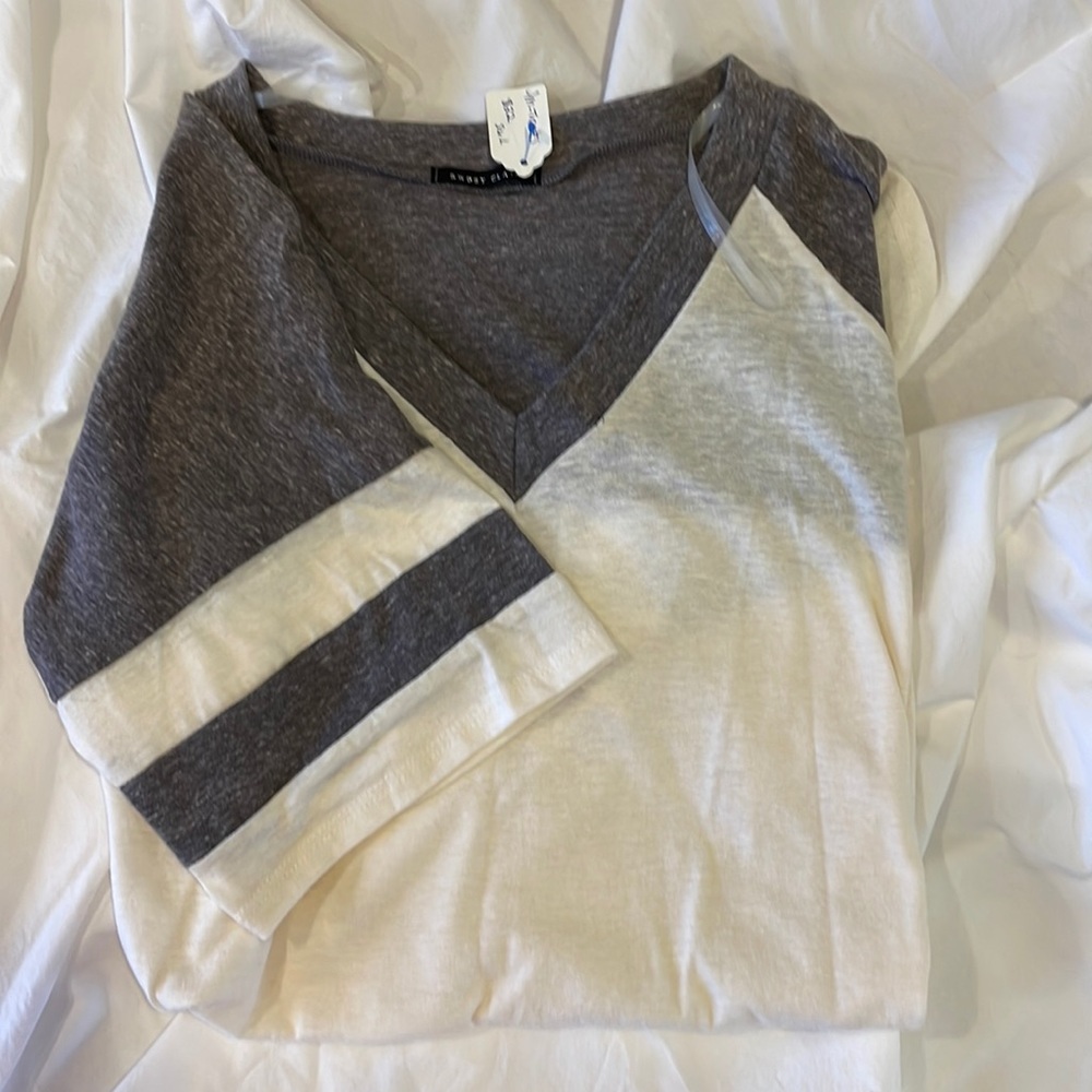 *********SOLD***********Sweet Claire Raglan-style Short-sleeve T-shirt.